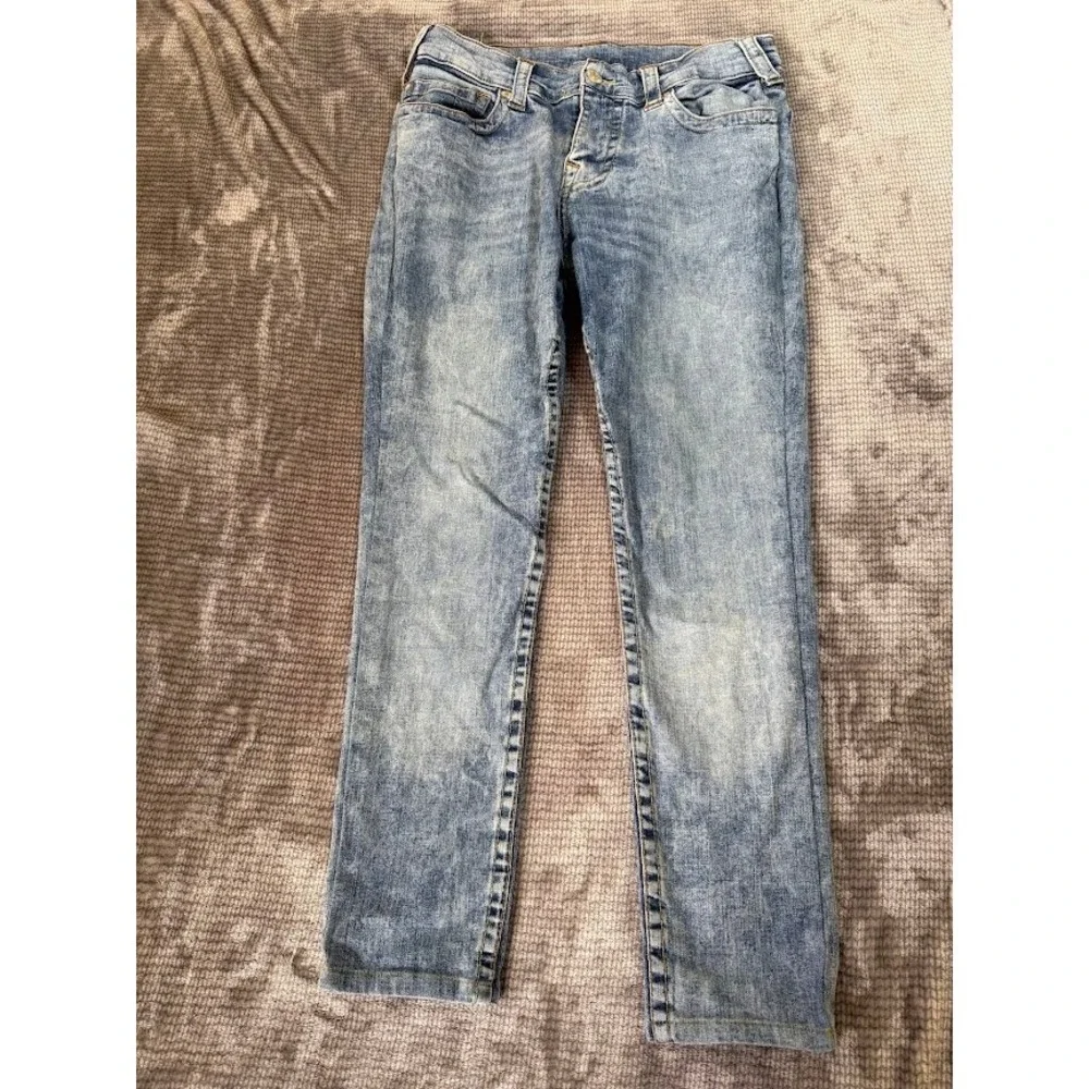 True Religion Geno Relaxed Slim Light Wash Blue Denim Jeans Mens 32x28‎